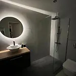 Jannseni Summer House With Ac And Free Private Parking *