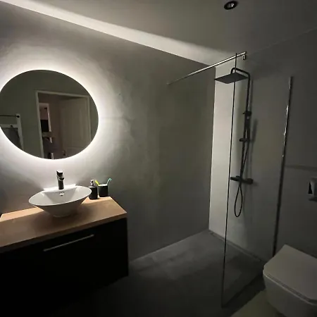 Jannseni Summer House With Ac And Free Private Parking *