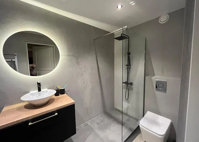 Jannseni Summer House With Ac And Free Private Parking Apartament