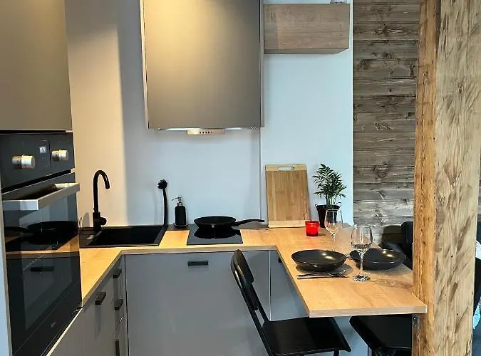 Jannseni Summer House With Ac And Free Private Parking Parnawa